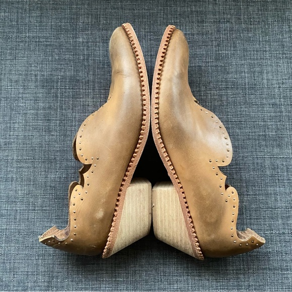 FREE PEOPLE DISTRESSED CUTOUTS BOOTIES - Picture 3 of 11